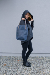 Torebka skórzana ręcznie robiona, torebka niebieska na ramię, handmade torba , torebka worek skórzany