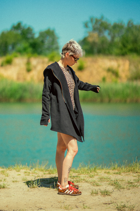 Bluza lużna damska na zamek , bluza kopertowa z kapturem czarna bawełniana, długa bluza , płaszcz z dzianiny