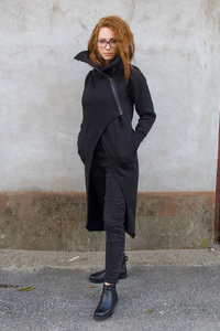 Płaszczyk czarny bawełniany, Polska marka, długa bluza ze stójką , gotycki płaszcz